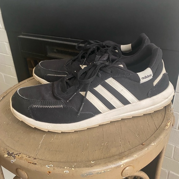 Addidas Sneakers - Picture 2 of 6